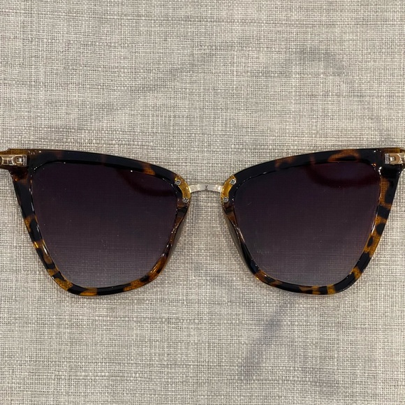 Quay Australia Reina brown tortoiseshell mirror lens sunglasses - Picture 4 of 9